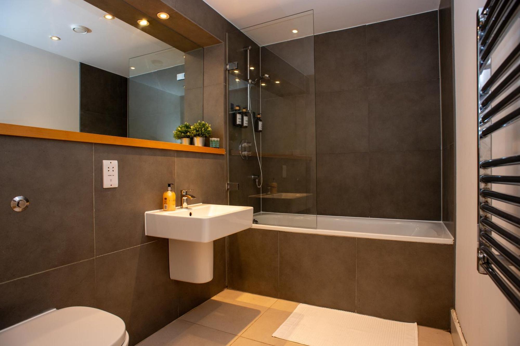 Luxury Cosy With Stunning Skyline Views! * Londra