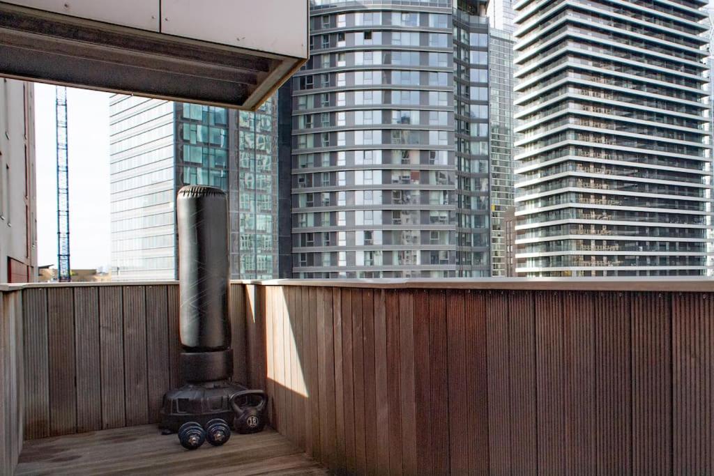 Luxury Cosy With Stunning Skyline Views! Appartamento Londra