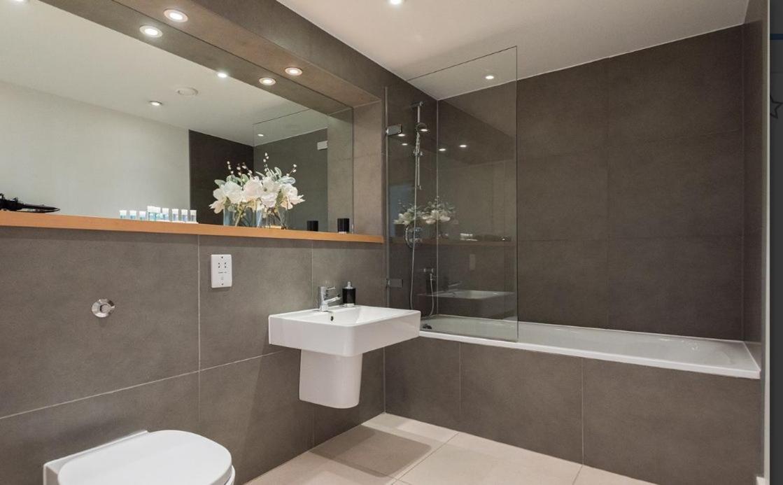 Luxury Cosy With Stunning Skyline Views! * Londra